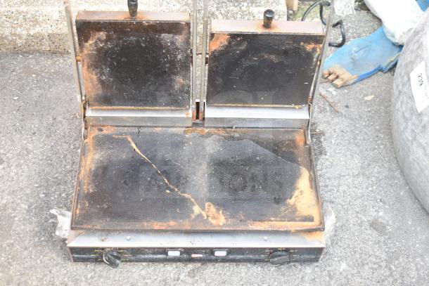 Cecilware TSG2F countertop double panini press, visible wear, 230V, 1 phase, rust on plates, control dials intact.