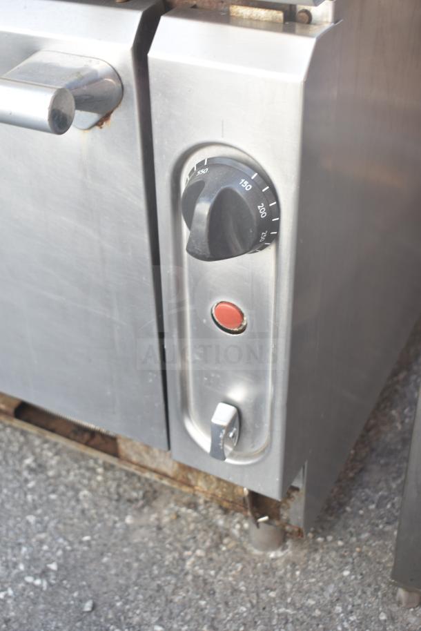 Vulcan commercial gas-powered 6 burner range with oven, temperature dial displayed, stainless steel construction, good condition.