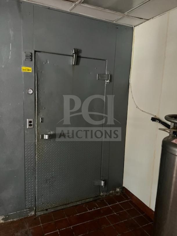 Kolpak Walk-In Cooler/Freezer Combo; 6'x10'x7' cooler, 6'x6'x7' freezer, gray metal door, used condition, RFH150L44EA.