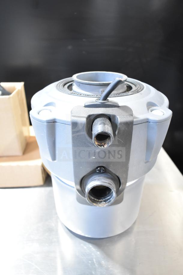 IN ORIGINAL BOX! Insinkerator Cover Control Plus 3 Garbage Disposal, 120 Volts, 1 Phase, unused, durable design.