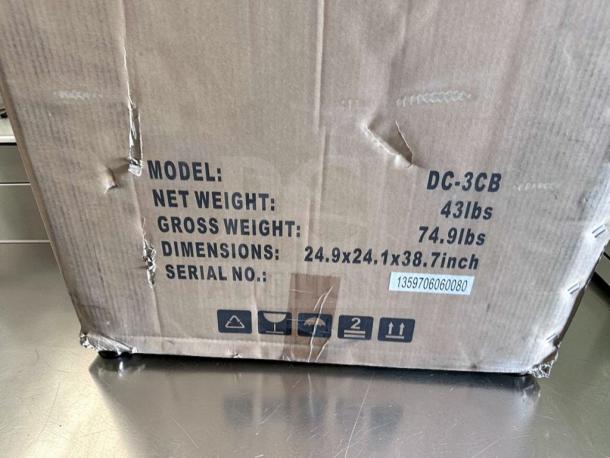 KoolMore DC-3CB Countertop Bakery Display Case in box. New condition, dimensions 24.9x24.1x38.7 inches, serial 1359706060080.