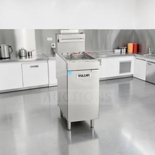 Vulcan 1VEG35M Commercial Gas Fryer, 40 lb capacity, natural gas, elite condition, floor model, fully tested.