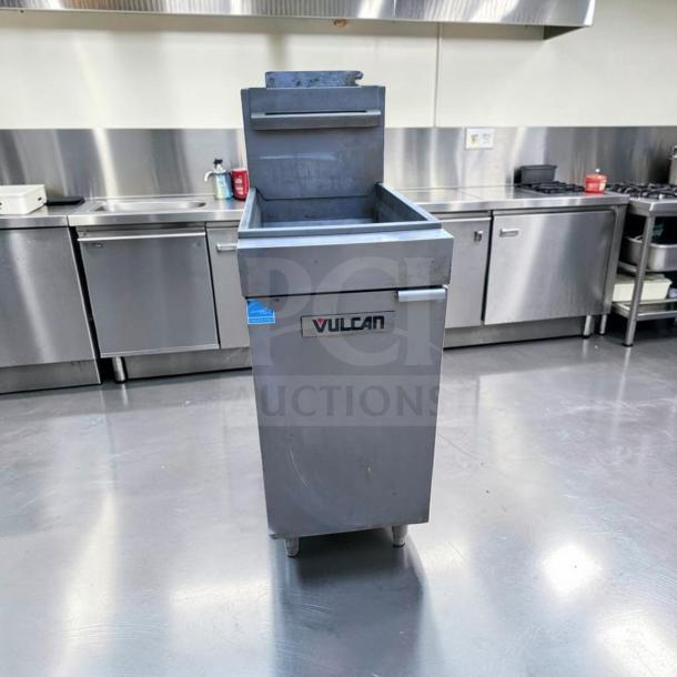 Vulcan 1VEG35M Commercial Gas Fryer, 40 lb Capacity, Natural Gas, Floor Model, fully tested, stainless steel, like new.