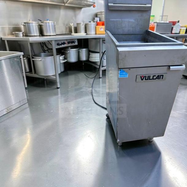 Elite Condition Vulcan 1VEG35M Gas Fryer, 40 lb capacity, floor model, natural gas, fully tested, operational, logo visible.