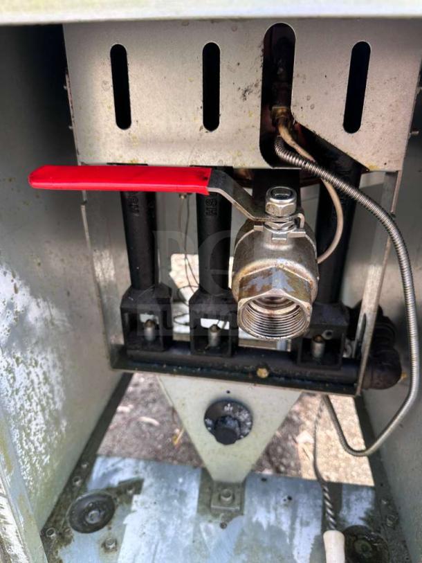 Vulcan 1VEG35M gas fryer, 40 lb capacity, floor model, elite condition, natural gas, visible control valve, tested operational.