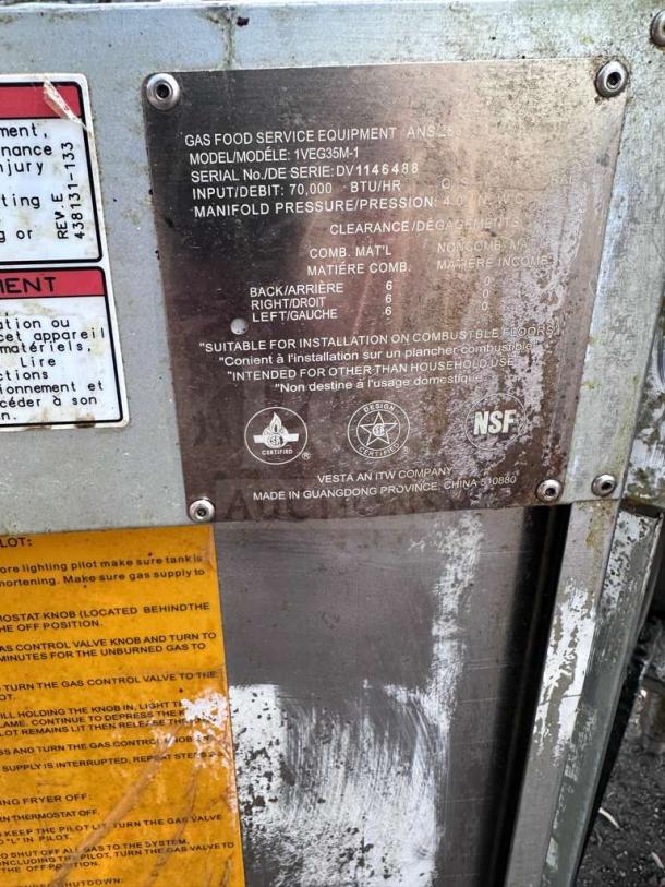 Vulcan 1VEG35M Commercial Gas Fryer, 40 lb capacity, natural gas, serial DV1146488, 70,000 BTU/hr, fully tested, operational.