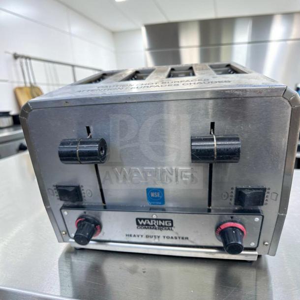 Waring WCT850 4-Slice Heavy Duty Commercial Toaster, dual control for bread and bagels, 208V, fully operational, elite condition.