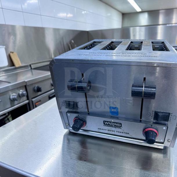 Waring WCT850 4-Slice Heavy Duty Toaster, dual control for bread and bagels, 208V, excellent condition, fully operational.