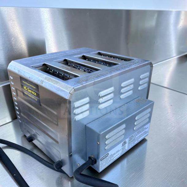 Waring WCT850 4-slice commercial toaster, stainless steel, dual control for bread and bagels, 208V, excellent condition.