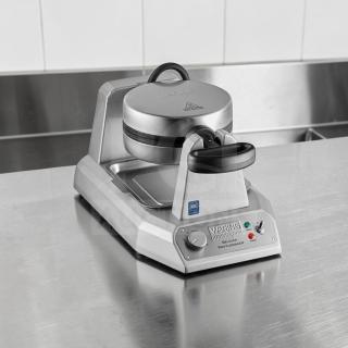 Waring WW180X Commercial Belgian Waffle Maker in exceptional condition, single grid, 120V, fully tested and operational.