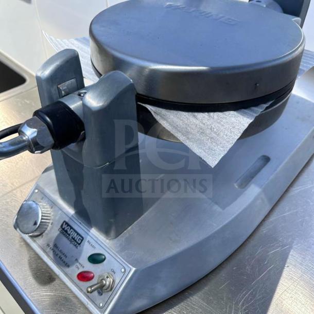 Waring WW180X Commercial Belgian waffle maker in exceptional condition, single grid, 120V, fully operational, heavy duty.