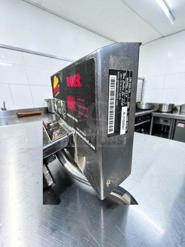 Golden Malted RT-P commercial waffle maker, outstanding condition, cast iron plates, built-in timer, 120V, made in USA.