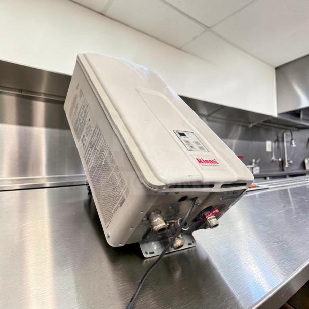 Rinnai V75iN tankless water heater, exceptional condition, 7.5 GPM, 180,000 BTU, indoor natural gas, fully tested.