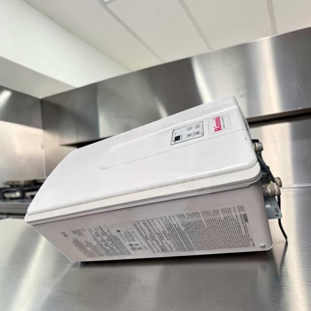 Rinnai V75iN Tankless Water Heater, 7.5 GPM, 180,000 BTU, natural gas, indoor, high efficiency, excellent condition.