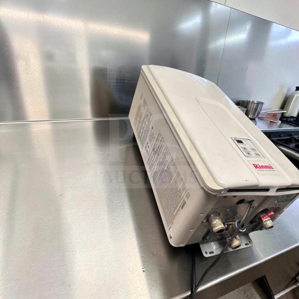 Rinnai V75iN Tankless Water Heater, 7.5 GPM, 180,000 BTU, Natural Gas, excellent condition, indoor installation.