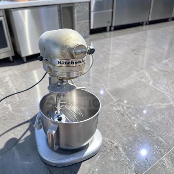 KitchenAid Pro 500 Series stand mixer. Heavy duty, 5 Qt bowl-lift. Used condition, fully tested and operational.