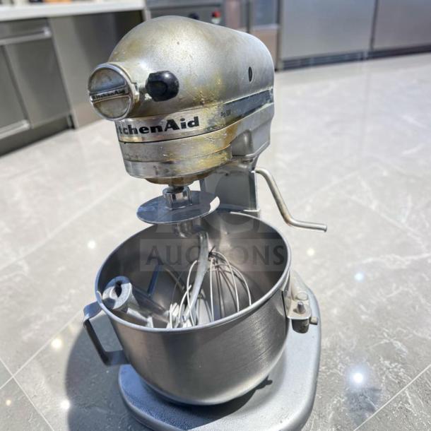 KitchenAid Pro 500 Mixer, 5 Qt Bowl-Lift model, in top-tier condition. Fully tested, includes attachments, visible branding.