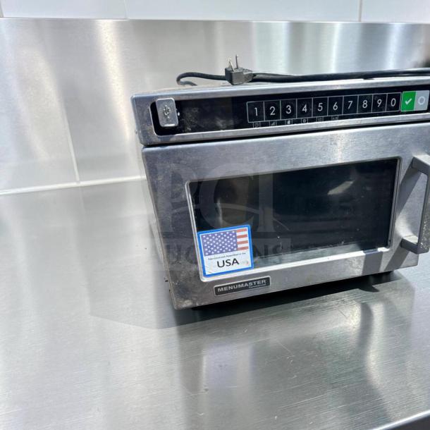 Amana MDC182 Menumaster Commercial Microwave Oven, 1800W, in exceptional condition. Features keypad controls; Made in USA.