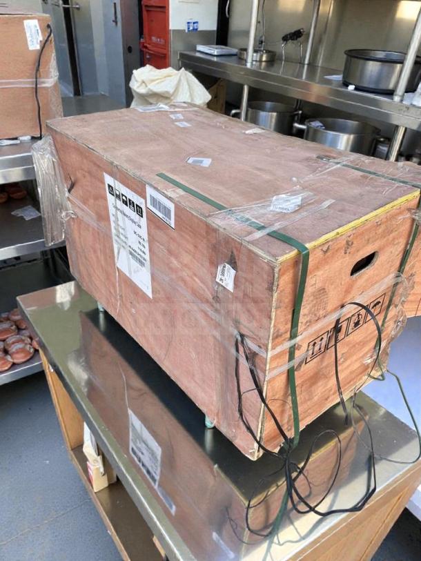 Brand new KoolMore DC-53C-B countertop bakery display case in original crate, unopened. Curved glass model, premium condition.