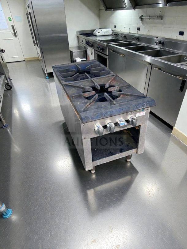 Outstanding condition commercial 2-burner gas hot plate range with heavy-duty cast iron grates, NSF style, fully tested.