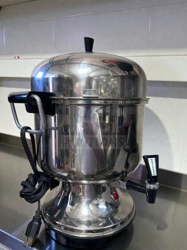 Farberware stainless steel commercial coffee urn, model FAR-S-BEV-0364, in outstanding condition, 115V, fully tested.