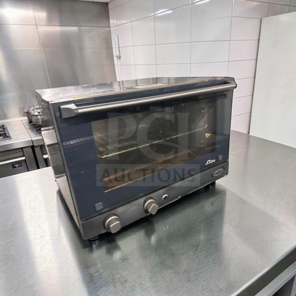 Cadco OV-013/XAF-013-US countertop convection oven, stainless steel, NSF & UL listed, excellent condition.