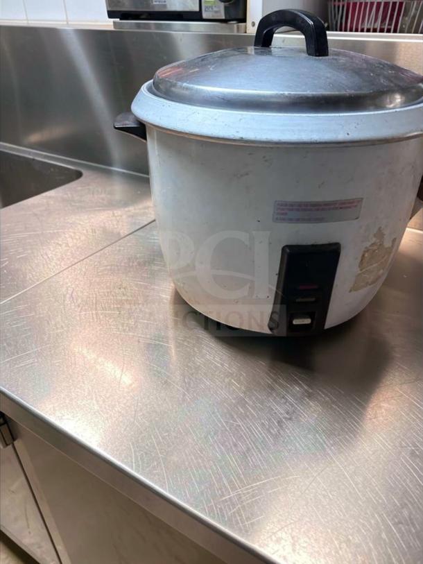 Thunder Group SEJ-50000 rice cooker; large capacity, 120V, NSF & UL listed, fully tested, excellent condition, durable metal exterior.