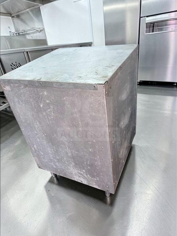 Stainless steel equipment stand, excellent condition, with open shelf, model COM-S-STD-0687, ideal for commercial kitchen use.