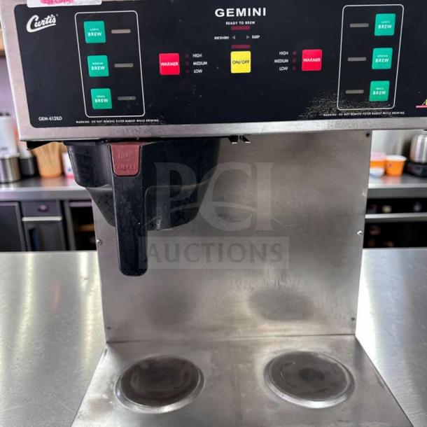 Curtis Gemini Twin Coffee Brewer, model SCGEM-612ILDS10, in elite condition. Stainless steel, dual brewer system, fully operational.