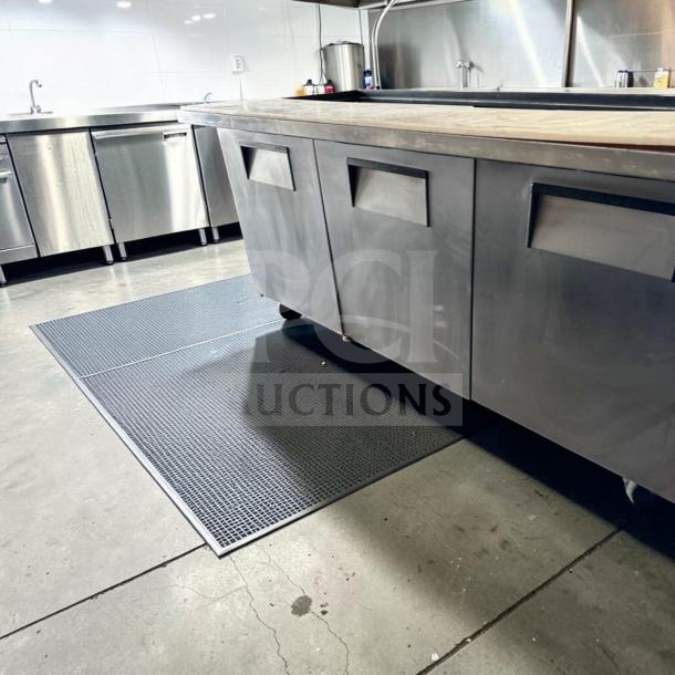 True TSSU-72-30M-B-ST-HC 72" Mega Top Sandwich/Salad Prep Table, stainless steel, excellent condition, 115V.