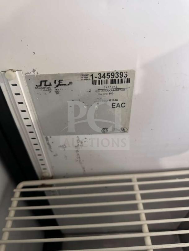 Alt text: Label detailing the True TSSU-72-30M-B-ST-HC model, showing serial number and refrigerant type R134A.