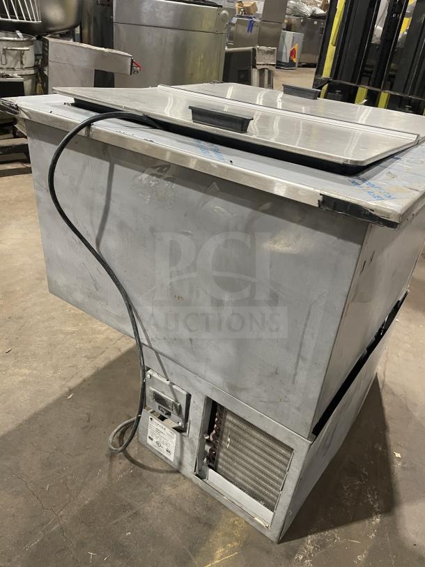 Randell 9552A stainless steel drop-in freezer/plate chiller, 115V, 60Hz, 1 phase, SN: W953250-1, electric-powered, good condition.