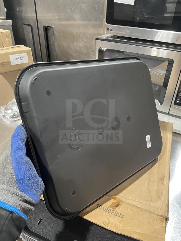 Brand new Carlisle black 14"x18" fast food serving tray. Commercial grade, durable, multipack auction item.