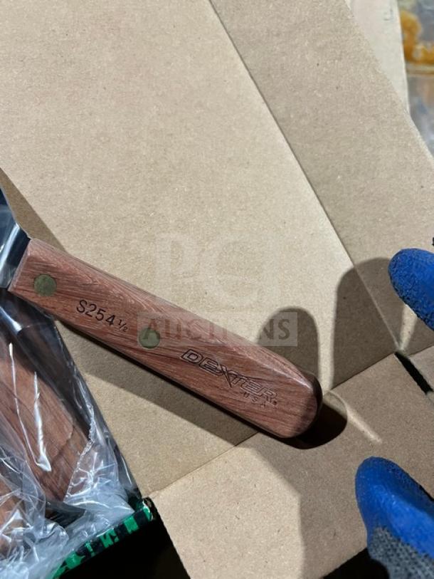 Dexter Russell S254 offset spatula with wooden handle, stainless steel blade. New condition in packaging, visible model marking.