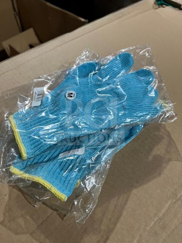 Blue cut-resistant gloves, model SSG-3M, medium size, new in packaging.