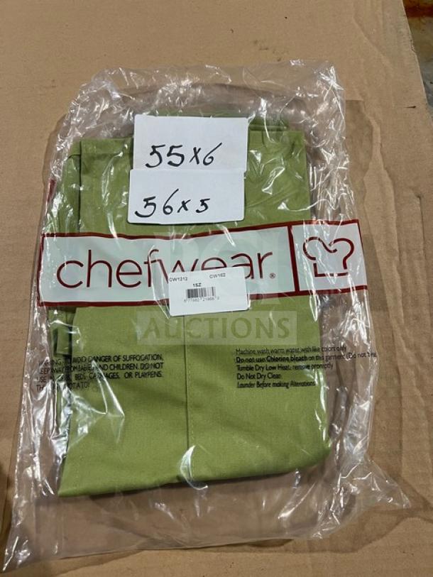 Chefwear Commercial Green Bar/Chef Apron, Model 1SZ, in original packaging. New, one size. Tags indicate model and sizing.