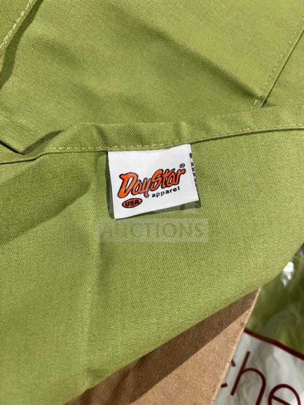 Chefwear green apron, model 1SZ. One size fits all, new condition. DayStar label indicates made in USA.
