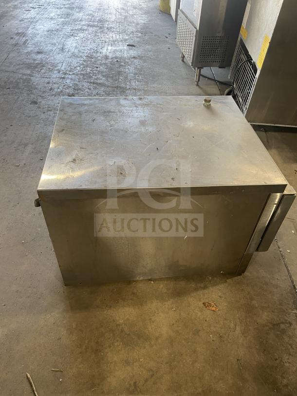 Vulcan C24EA3 countertop convection steamer, stainless steel, electric powered, 3-pan capacity, built-in pan rack.