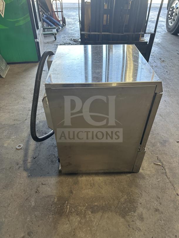 Hobart Advansys LXER commercial stainless steel undercounter dishwasher in good condition. Electric, high-temp, 120/208-240V.