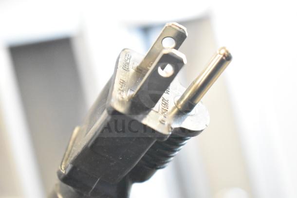 Power plug of ServIt 423SW60TLCPA lighted strip warmer, 120V, brand new with minor scratches and dents.