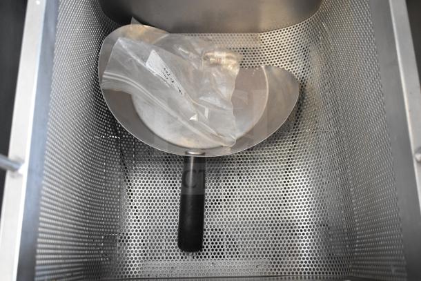 Frymaster 8CSC electric pasta cooker, floor model in stainless steel. Includes perforated basket and stirrer inside. 208V, 3 phase.