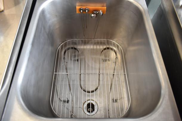 Frymaster 8CSC commercial electric pasta cooker, 208V, 3-phase, stainless steel, with heating elements and drainage.