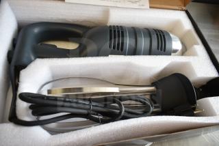 BRAND NEW SCRATCH AND DENT! AvaMix 928IBHDW10 Heavy-Duty Variable Speed Immersion Blender with 10" Whisk - 1 1/4 hp. 115 Volts, 1 Phase.