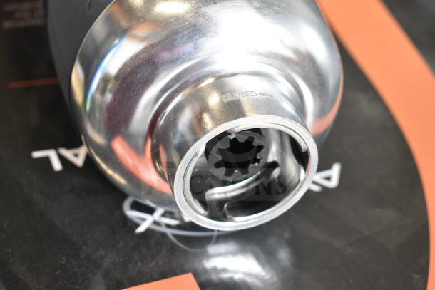 BRAND NEW SCRATCH AND DENT AvaMix 928IBHDW10 heavy-duty immersion blender, 10" whisk, 1 1/4 hp, 115 volts, variable speed, slight cosmetic flaws.