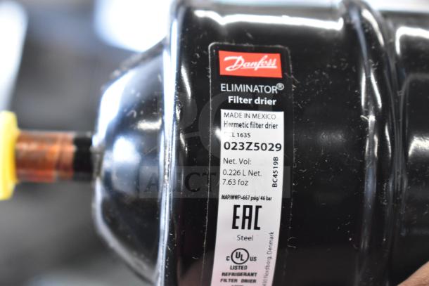 2 Danfoss Eliminator filter drier, model 023Z5029, hermetic, 0.226L, made in Mexico, new condition.