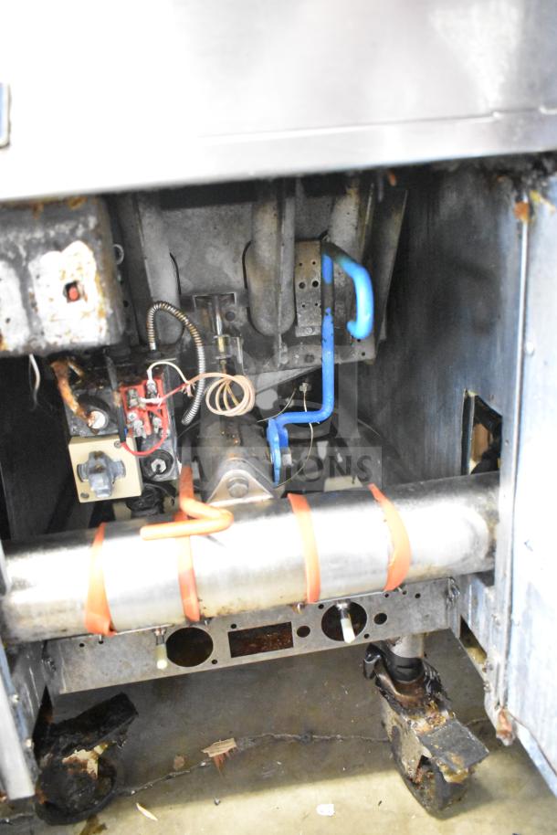 Pitco Frialator 4-bay deep fat fryer, natural gas, 122,000 BTU, on commercial casters; visible internal components.