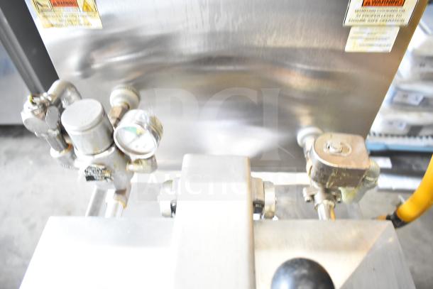 2022 Henny Penny 600 commercial gas pressure fryer. Features 80,000 BTU. Visible pressure gauge and warning labels.