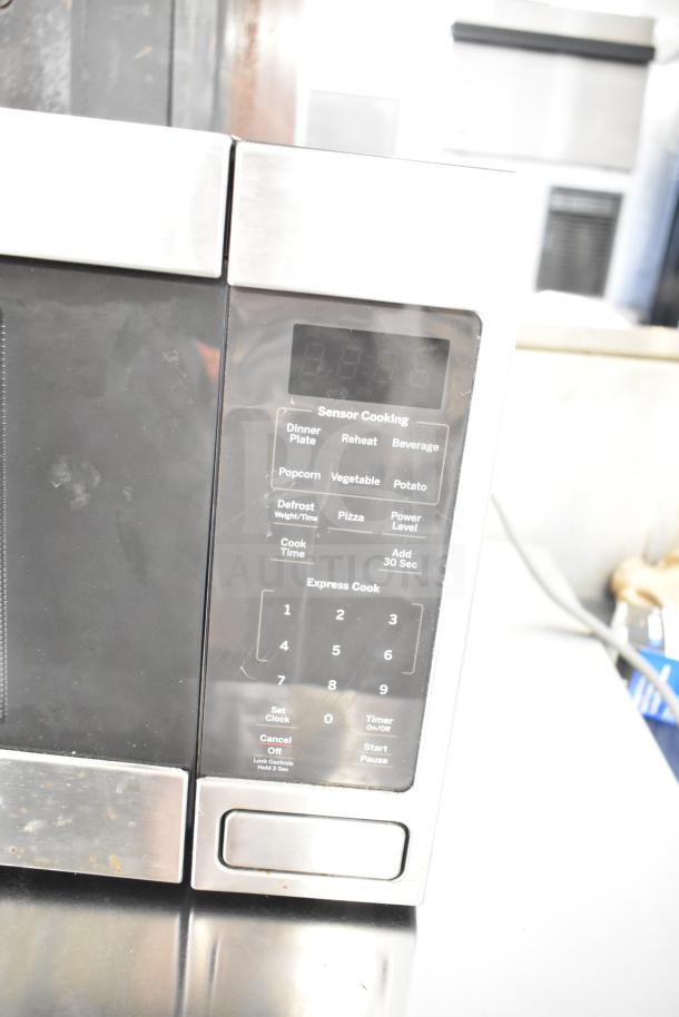 2019 GE JES1657SM1SS countertop microwave oven. Stainless steel, sensor cooking, numeric keypad, well-maintained.