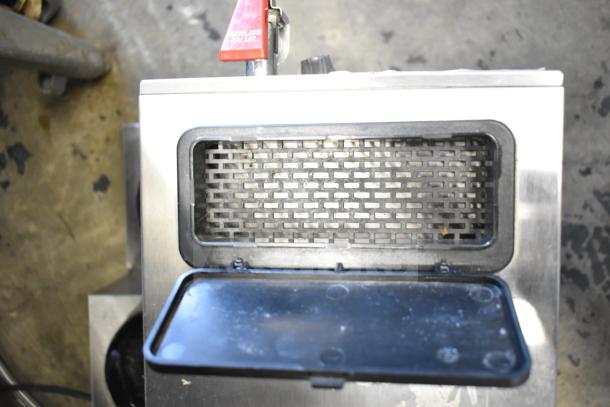 Bloomfield 8572 Coffee Machine, 3 burner, hot water dispenser, visible vent, 120V, 1 phase, stainless steel.