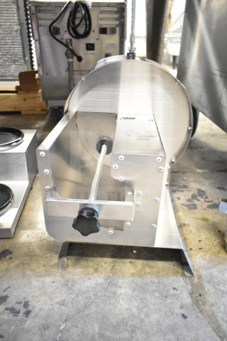 PYY Commercial Vegetable/Fruit Slicer, model PYYQPJSL061SSUS, features durable stainless steel body, in good condition.